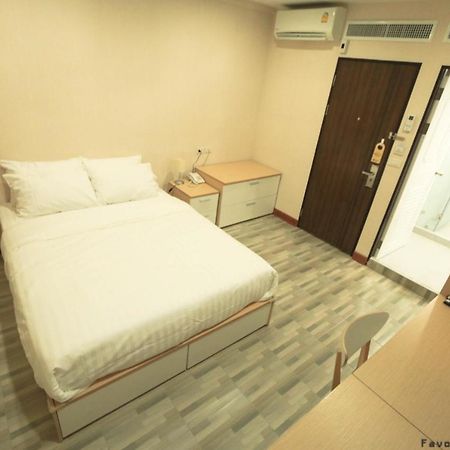 Favori Hostel Bangkok Surawong Dış mekan fotoğraf